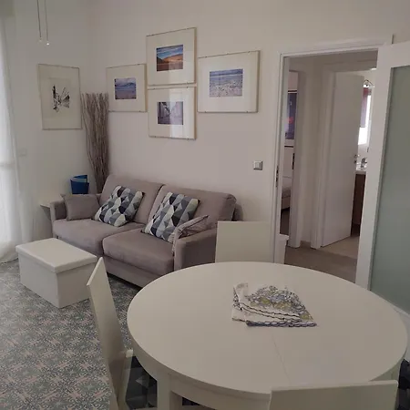 Apartamento Diana , 2nd Piano, *